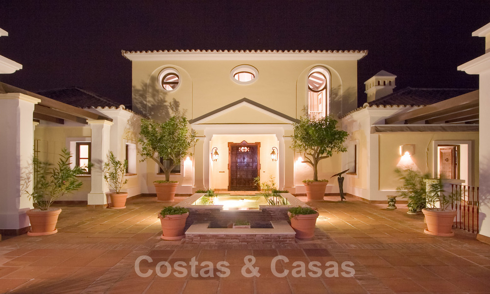 Exclusive villa for sale, with sea views, in a gated resort in Marbella - Benahavis 22364