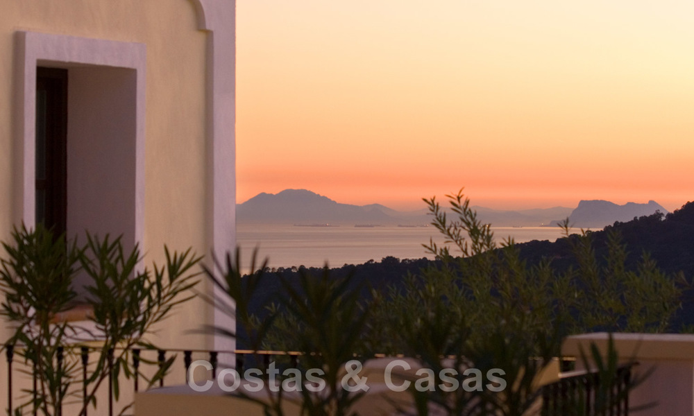 Exclusive villa for sale, with sea views, in a gated resort in Marbella - Benahavis 22375