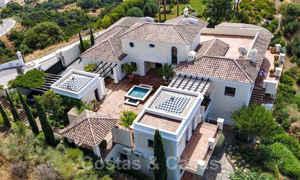 Exclusive villa for sale, with sea views, in a gated resort in Marbella - Benahavis 22385