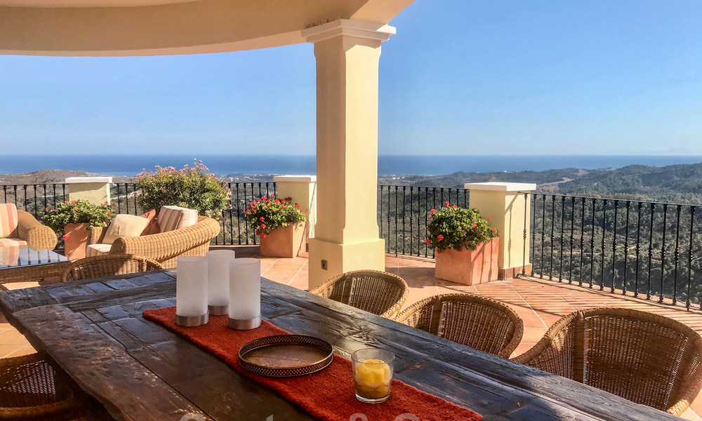 Exclusive villa for sale, with sea views, in a gated resort in Marbella - Benahavis 22391