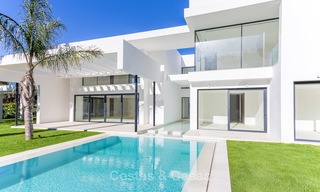 Spacious modern luxury villa for sale near the beach and golf course in Marbella - Estepona 4274 