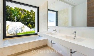 Spacious modern luxury villa for sale near the beach and golf course in Marbella - Estepona 4276 