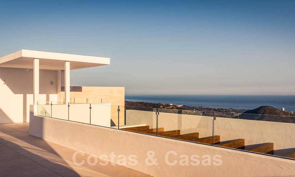 Modern-contemporary luxury apartments with exquisite sea views for sale, short drive to Marbella centre. Ready to move in. Last 3 penthouses. 38310