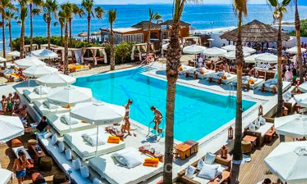 Spacious beachside penthouse apartment for sale, in a luxurious complex, Elviria, Marbella 6019