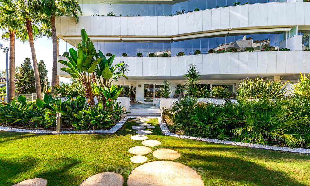 Luxury apartment in a prestigious beachside complex for sale, Puerto Banus, Marbella 7782