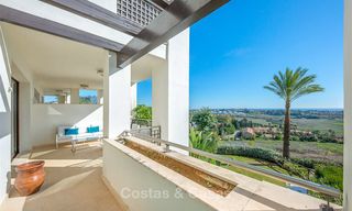 Beautiful, spacious luxury apartment with sea views for sale in a sought-after residential complex, ready to move in - Benahavis, Marbella 8290 