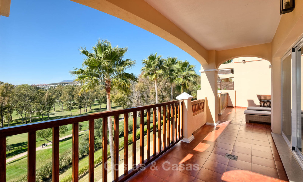 Stunning penthouse apartment for sale in a luxury complex, front line golf with sea views - Marbella - Estepona 8890