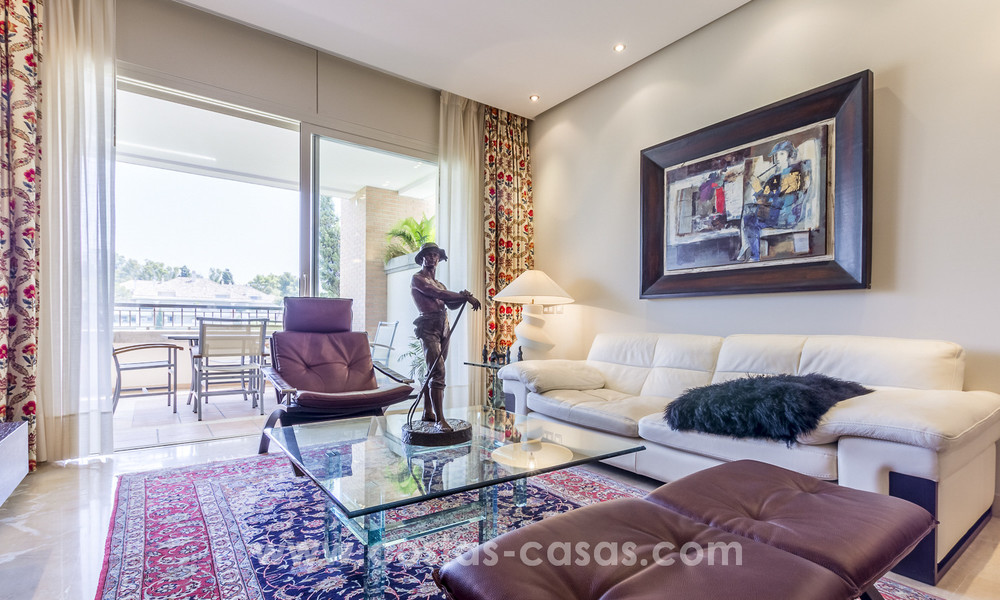 Timeless luxury apartments for sale with sea views on the Golden Mile, between Puerto Banus and Marbella 22530