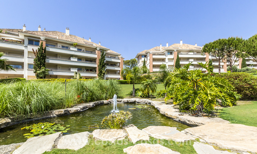 Timeless luxury apartments for sale with sea views on the Golden Mile, between Puerto Banus and Marbella 22543