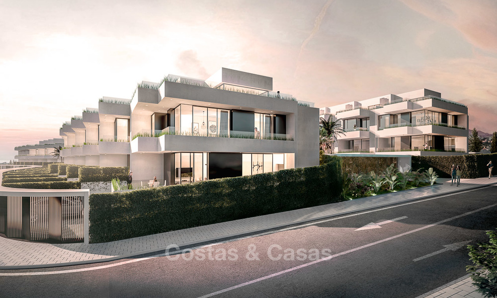 Gorgeous new modern townhouses for sale, within walking distance of the beach and amenities in Fuengirola, Costa del Sol. Last units! 9491
