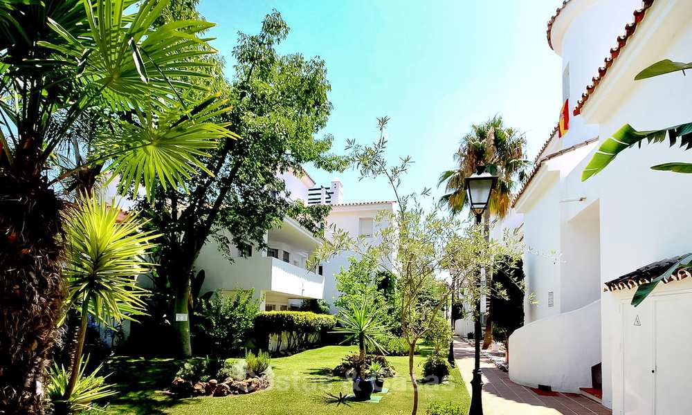 Conveniently located apartment in a popular development for sale, walking distance to Puerto Banus and the beach - Nueva Andalucia, Marbella 10602