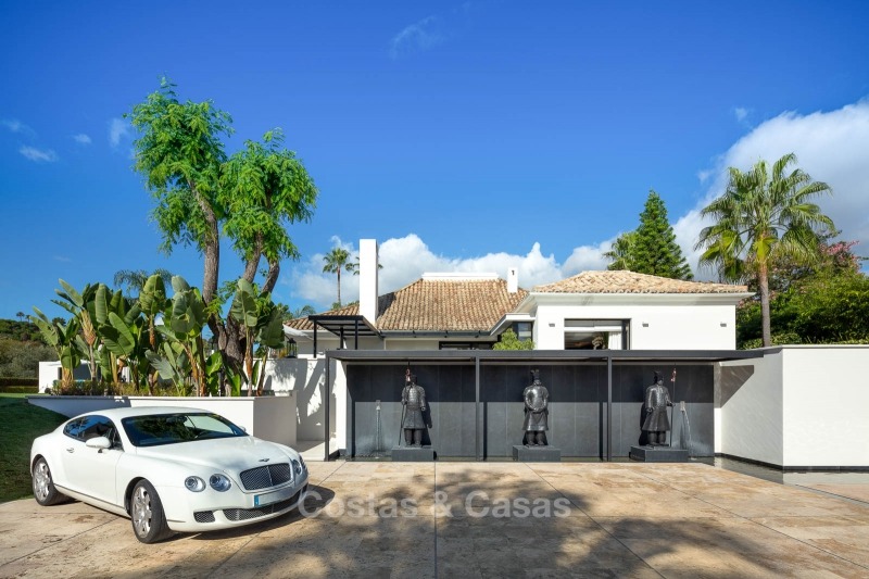 Palatial frontline golf villa for sale in Las Brisas Golf, Nueva Andalucia, Marbella 10879 