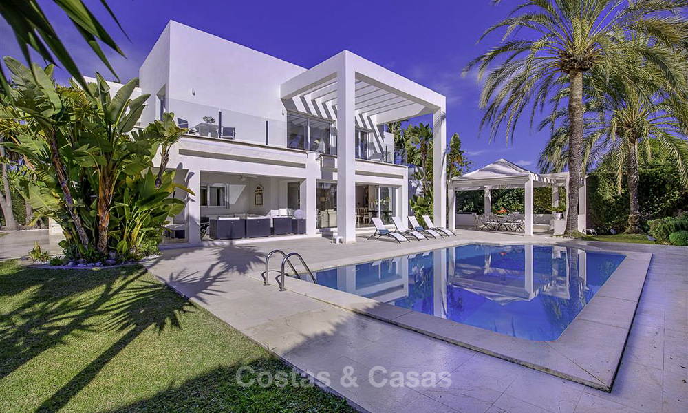 Stylish modern contemporary luxury villa for sale, beachside between Estepona and Marbella 11681