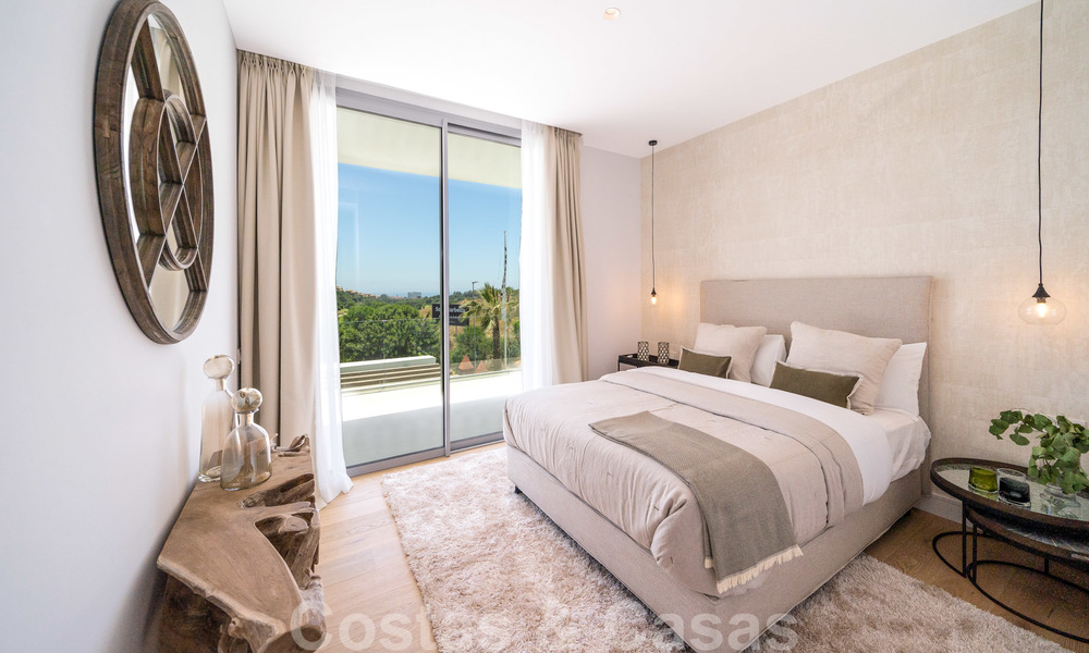 Exclusive contemporary golf villas with stunning golf and sea views for sale - East Marbella. Ready to move in. 26711