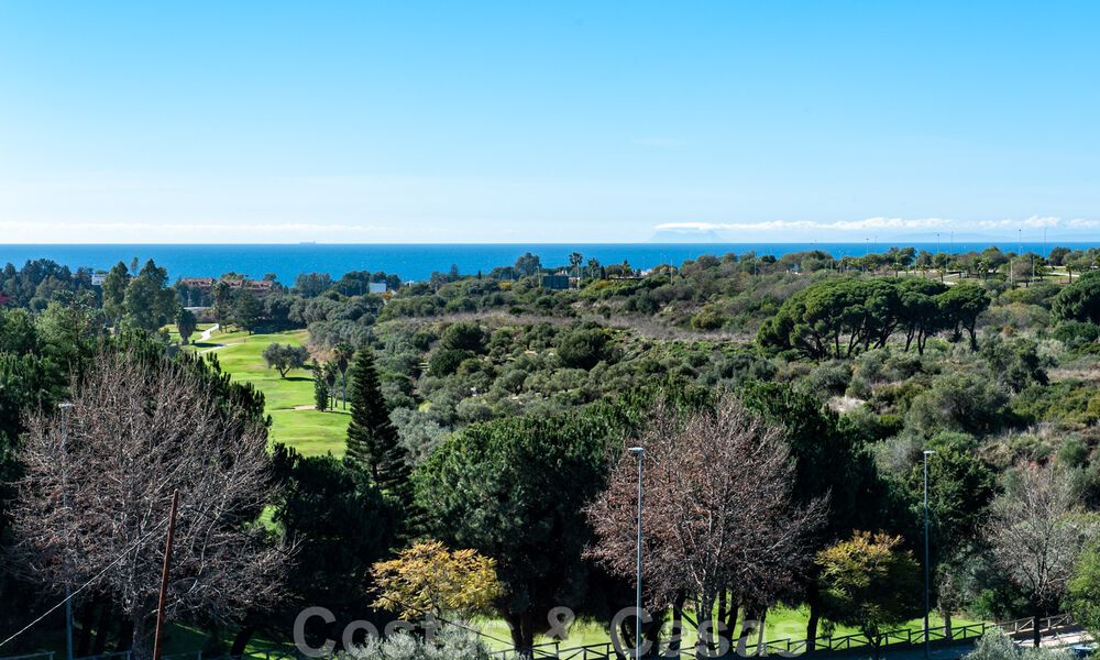Exclusive contemporary golf villas with stunning golf and sea views for sale - East Marbella. Ready to move in. 39137