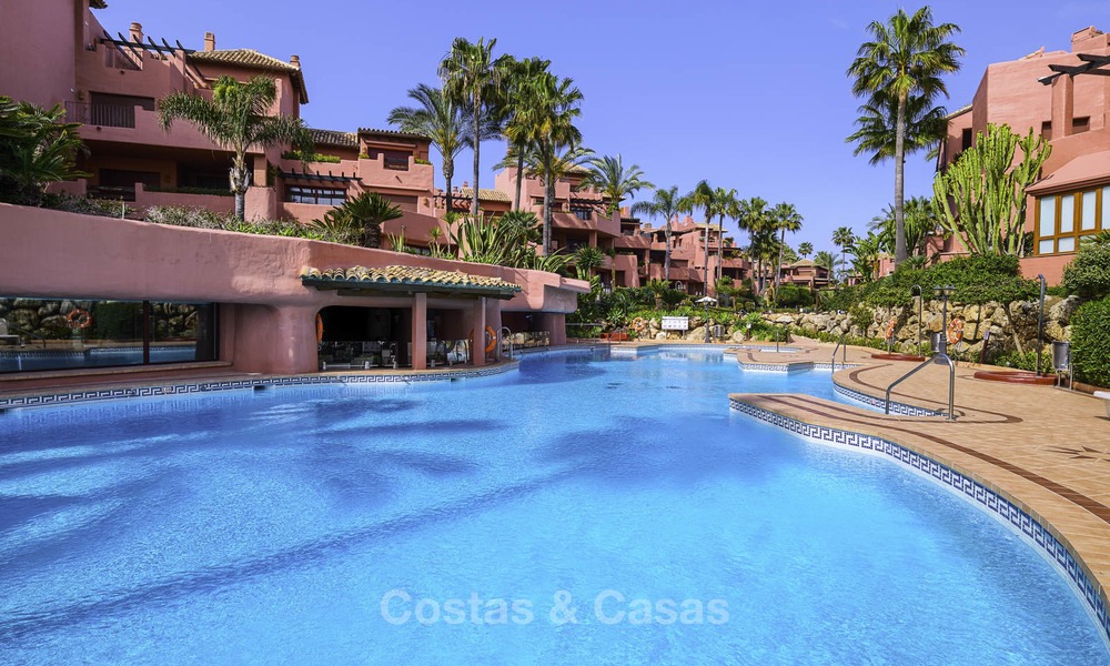 Attractive, spacious apartment in an exclusive beachfront complex for sale, between Marbella and Estepona 11787