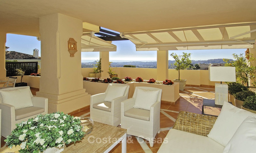 Spacious luxury apartments and penthouses with sea view for sale in Nueva Andalucia, Marbella 12759