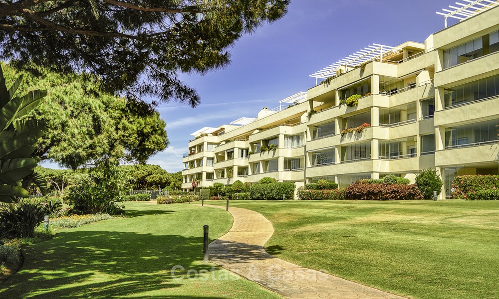 Nice frontline beach apartment with outstanding sea views for sale in a high standard complex, Cabopino, Marbella 12981