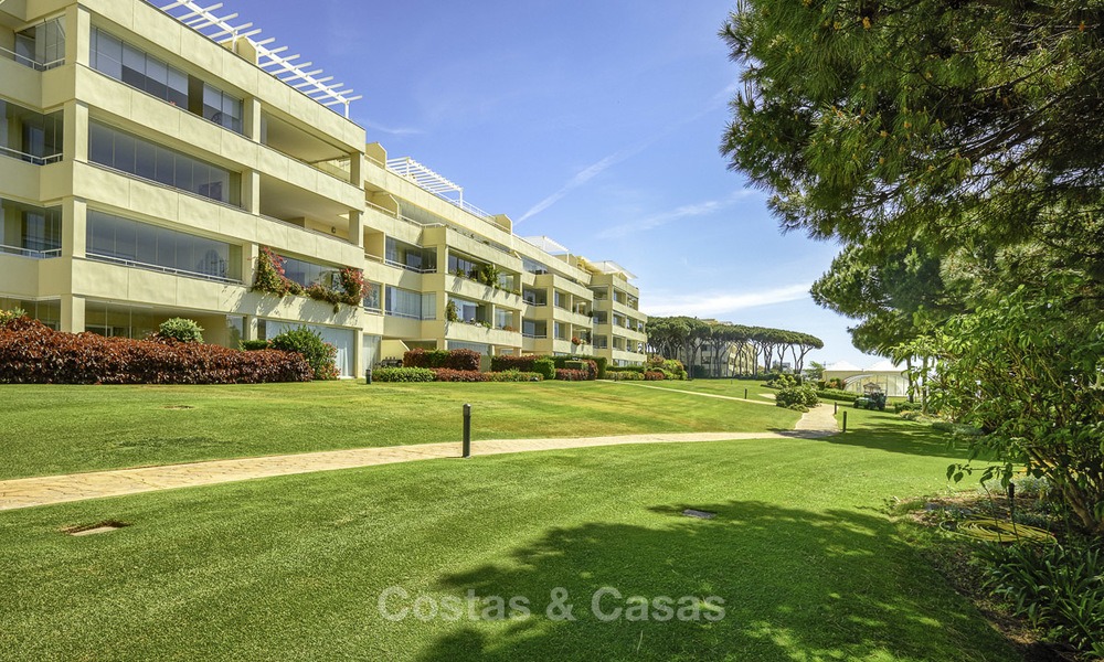 Nice frontline beach apartment with outstanding sea views for sale in a high standard complex, Cabopino, Marbella 12983