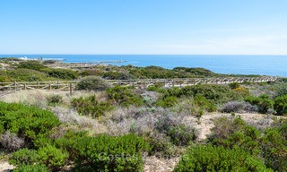 Nice frontline beach apartment with outstanding sea views for sale in a high standard complex, Cabopino, Marbella 13017 
