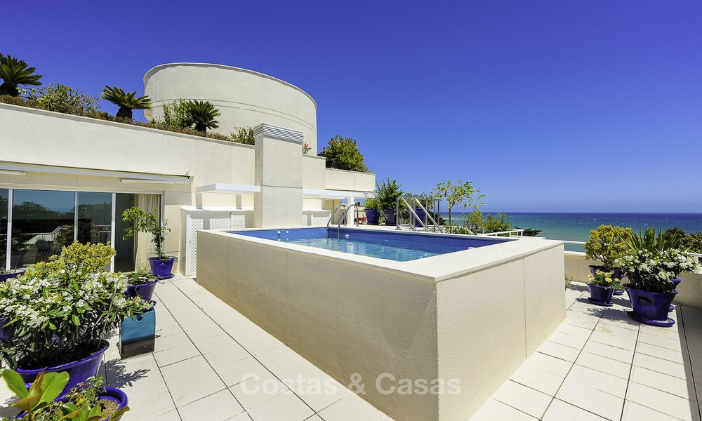 Frontline beach, exceptional corner penthouse apartment for sale with amazing sea views and private pool, New Golden Mile, Marbella - Estepona 13345