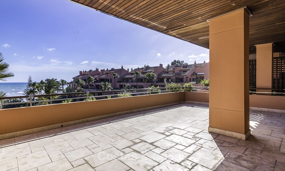 Exceptional luxury beachfront penthouse apartment for sale in a prestigious complex, Puerto Banus, Marbella 13906