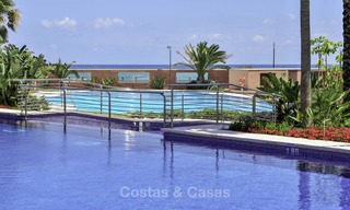 Exceptional luxury beachfront penthouse apartment for sale in a prestigious complex, Puerto Banus, Marbella 13933 