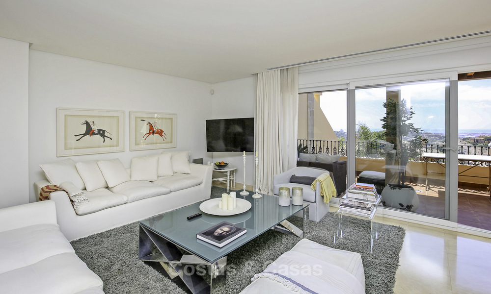 Spacious penthouse apartment with stunning sea views for sale in luxury complex in the Golf Valley, Nueva Andalucia, Marbella 17467
