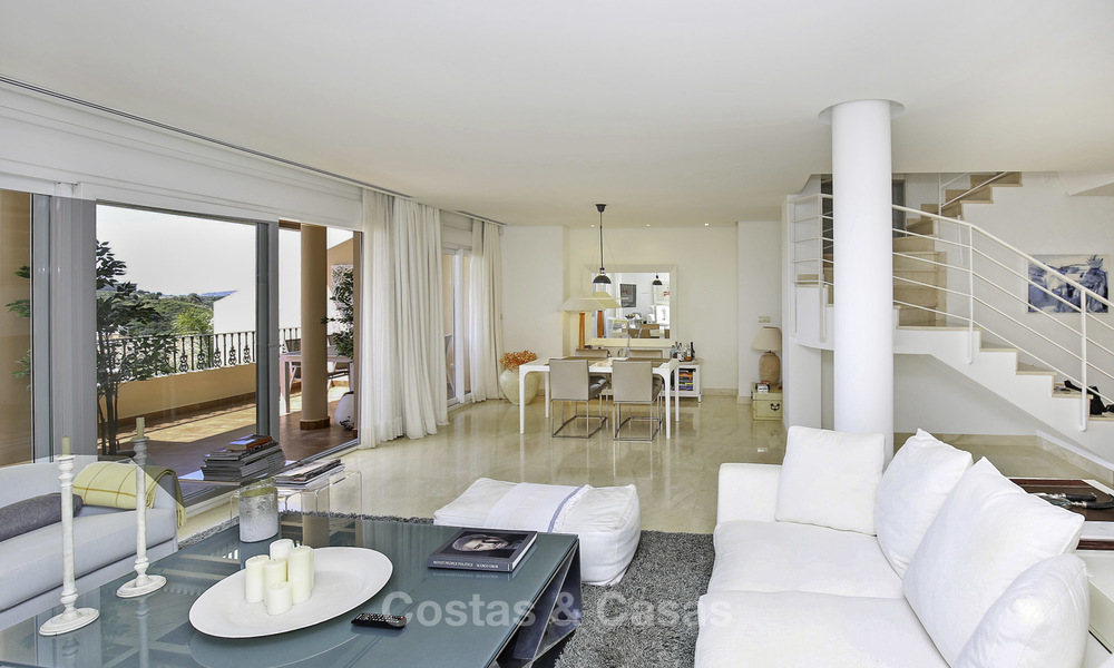 Spacious penthouse apartment with stunning sea views for sale in luxury complex in the Golf Valley, Nueva Andalucia, Marbella 17478
