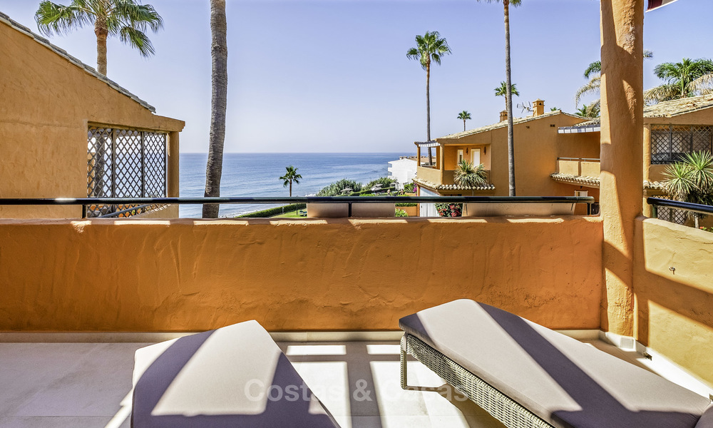 Spacious, fully renovated beachfront townhouse for sale in Estepona. Direct access to the beach and the beach promenade via the communal gardens. 15161