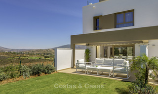 New, move-in ready, modern townhouses for sale on an acclaimed golf resort in Mijas, Costa del Sol. 10% discount! 15660 