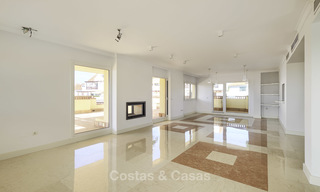 Rare, very spacious 5-bed penthouse apartmentwith sea and mountain views for sale on the Golden Mile in Marbella 16540 