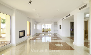 Rare, very spacious 5-bed penthouse apartmentwith sea and mountain views for sale on the Golden Mile in Marbella 16541 