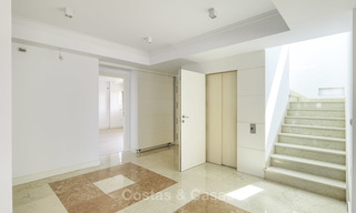 Rare, very spacious 5-bed penthouse apartmentwith sea and mountain views for sale on the Golden Mile in Marbella 16549 