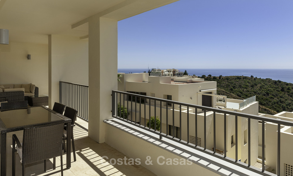 Move-in ready modern 3-bed apartment with spectacular sea and mountain views for sale in Marbella 16832