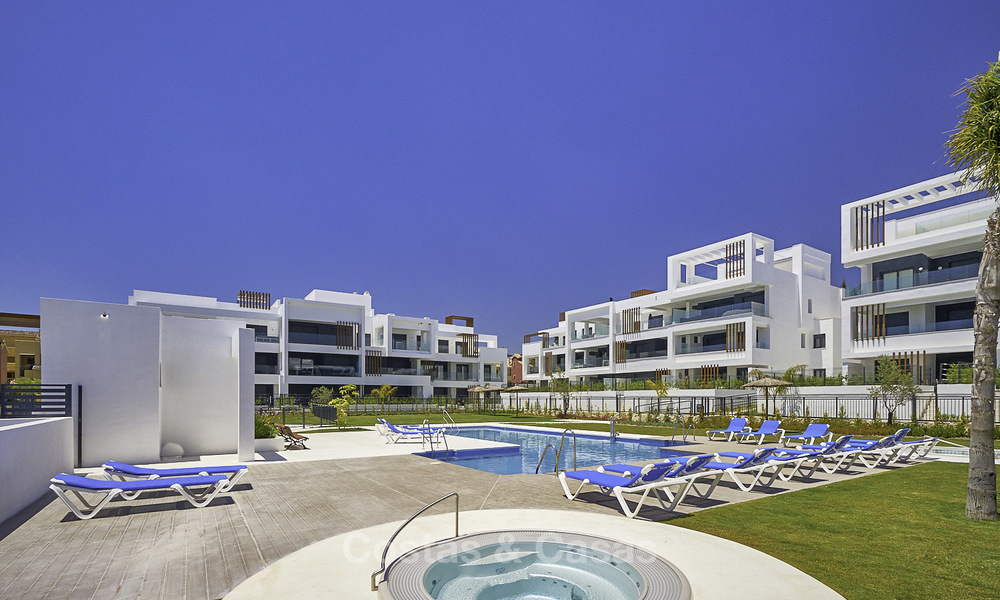 Attractive new modern apartments for sale, walking distance to beach and amenities, between Marbella and Estepona 17365