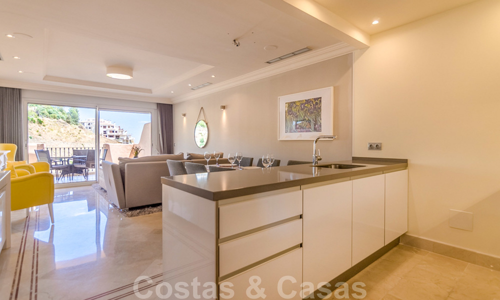 Spacious, fully renovated apartment with sea views for sale in a prestigious complex with many amenities in Nueva Andalucia, Marbella 20201