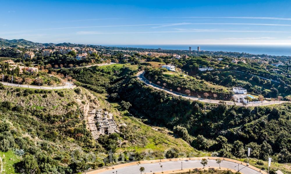 Fantastic plot with villa projects with approved licence and panoramic sea views for sale in Elviria, East Marbella 20416