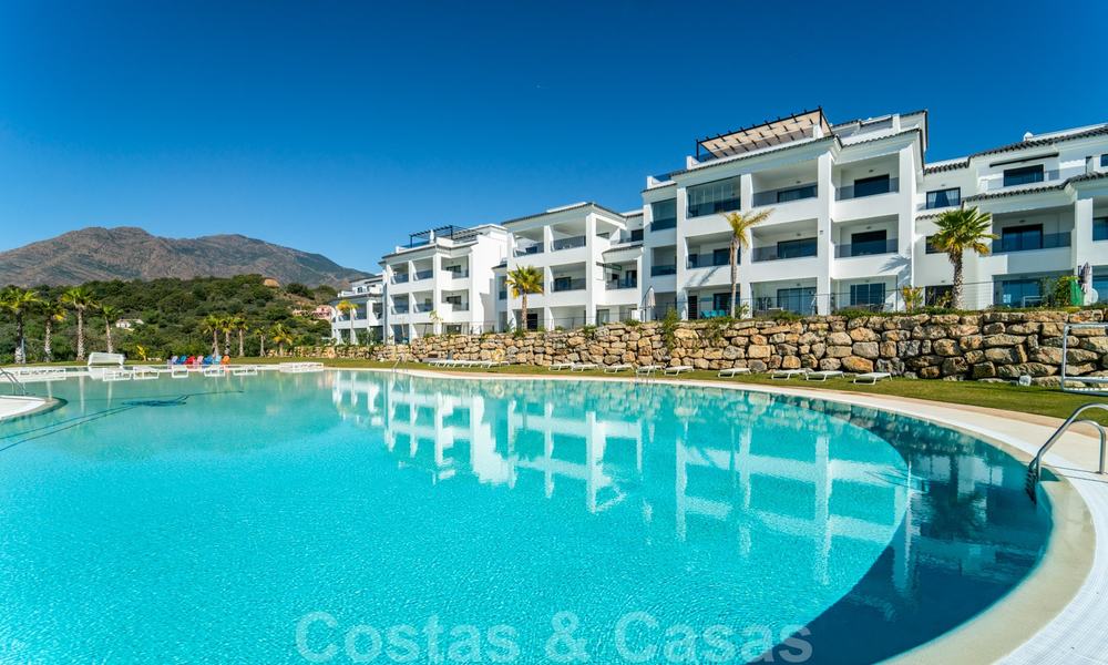 Elegant new modern apartments with panoramic mountain- and sea views for sale in the hills of Estepona 24381