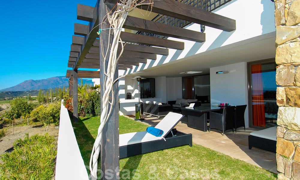 Alanda Los Flamingos Golf: Modern spacious luxury apartments with golf and sea views for sale in Marbella - Benahavis 24666