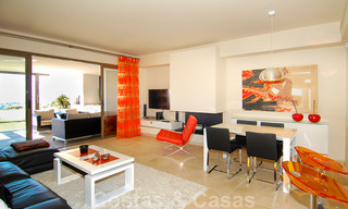 Alanda Los Flamingos Golf: Modern spacious luxury apartments with golf and sea views for sale in Marbella - Benahavis 24671 