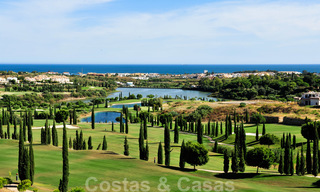 Alanda Los Flamingos Golf: Modern spacious luxury apartments with golf and sea views for sale in Marbella - Benahavis 24704 