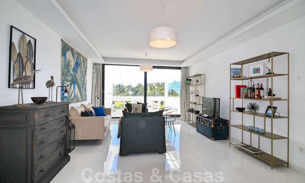 Modern penthouse apartment for sale overlooking the golf course and the Mediterranean Sea in Benahavis - Marbella 24864