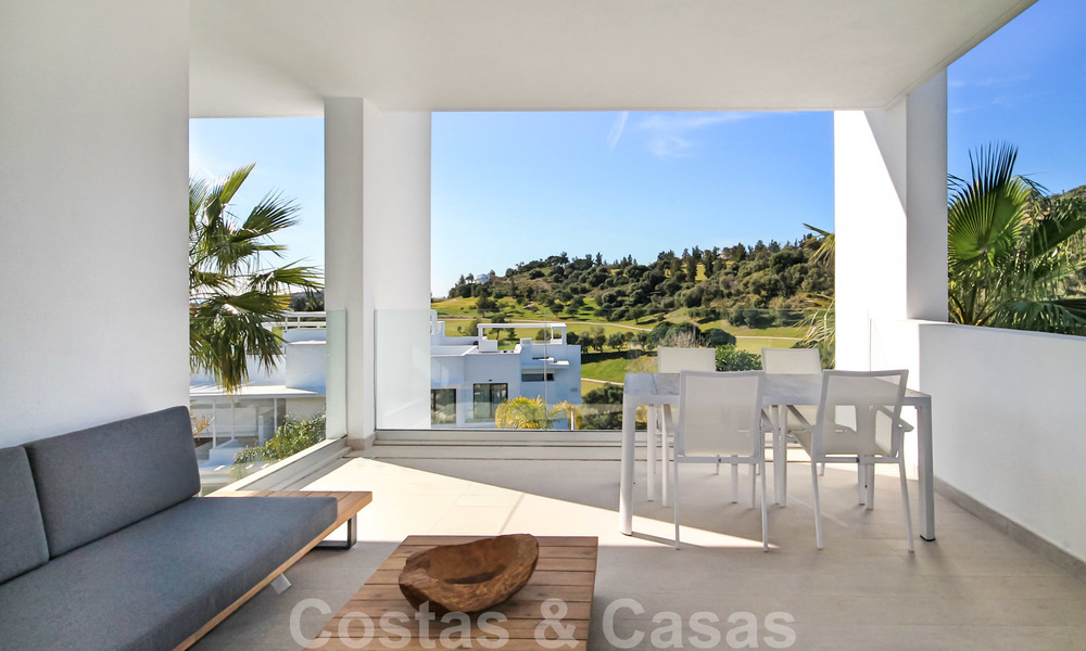Modern apartment for sale overlooking the golf course in Benahavis - Marbella 24890