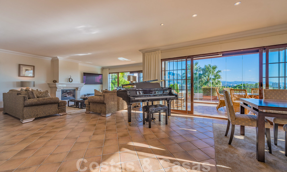 Large luxury villa for sale with stunning panoramic views over the golf valley, the mountains and the Mediterranean Sea in Nueva Andalucia, Marbella 25021