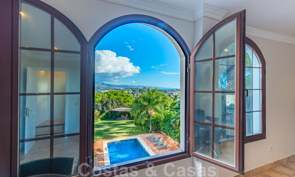 Large luxury villa for sale with stunning panoramic views over the golf valley, the mountains and the Mediterranean Sea in Nueva Andalucia, Marbella 25068