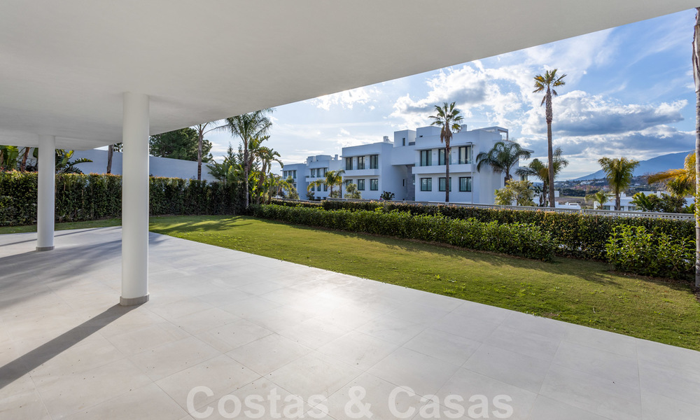 Modern design apartment for sale with spacious terrace and large garden, adjacent to the golf course in Marbella - Estepona 25404