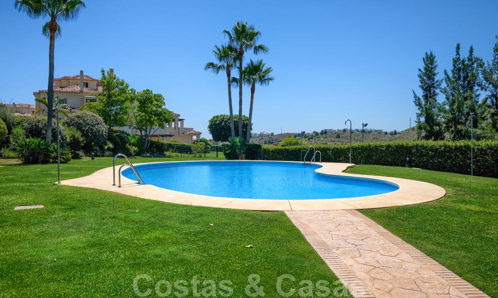 Spacious luxury apartments with a large terrace and panoramic views in a stylish complex surrounded by a golf course in Marbella - Benahavis 25160