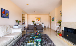 Spacious luxury apartments with a large terrace and panoramic views in a stylish complex surrounded by a golf course in Marbella - Benahavis 25189 