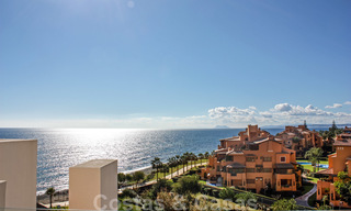 Modern penthouse for sale in a first line beach complex with private pool and panoramic views, between Marbella and Estepona 25706 